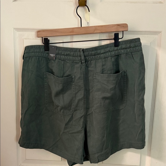 Green Drawstring Shorts - Picture 6 of 7